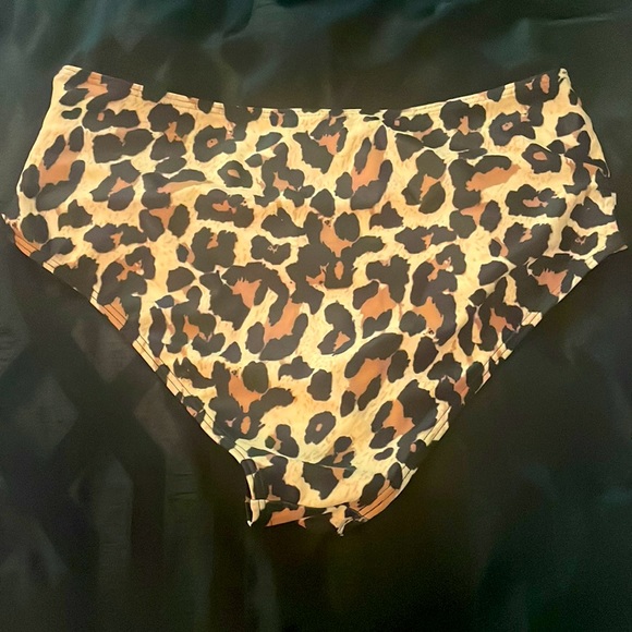 High-waisted Cheetah Swim Bottom - Picture 2 of 2
